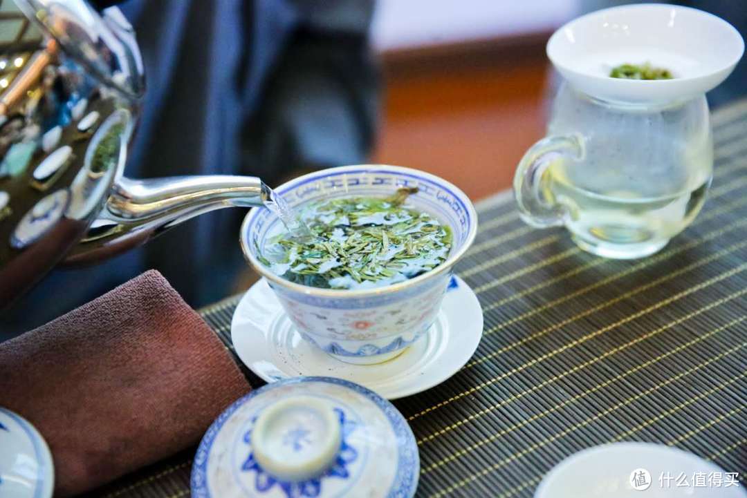 佛乐入耳，茶香扑鼻