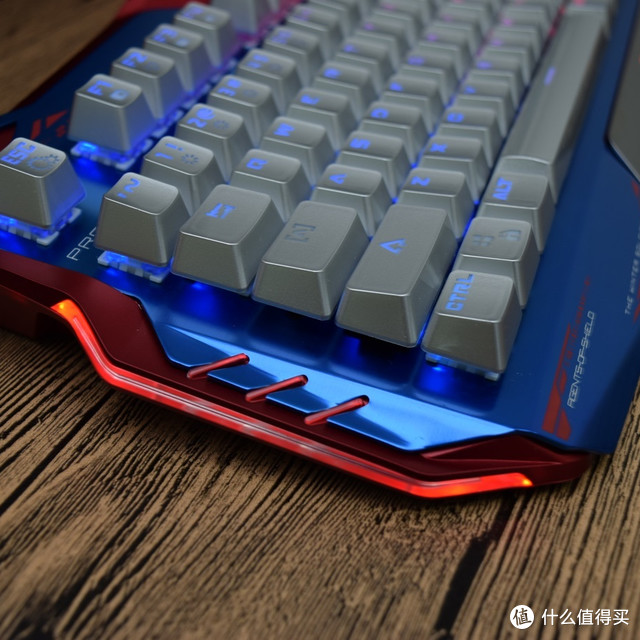 美队键盘 E-3LUE 宜博 K729 机械键盘 加 晒桌面