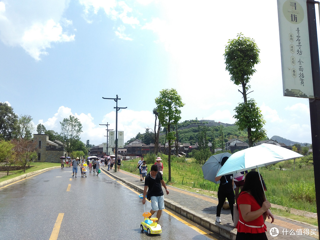 天青色等烟雨：贵阳青岩古镇雨中一瞥