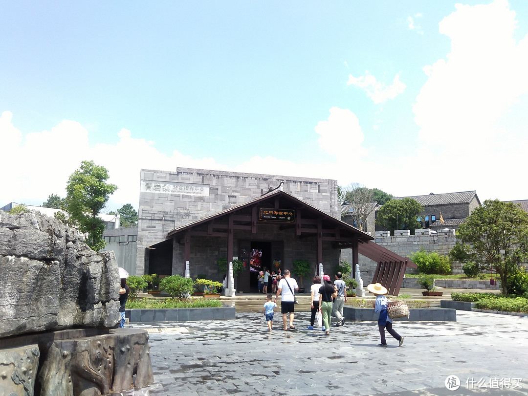 天青色等烟雨：贵阳青岩古镇雨中一瞥