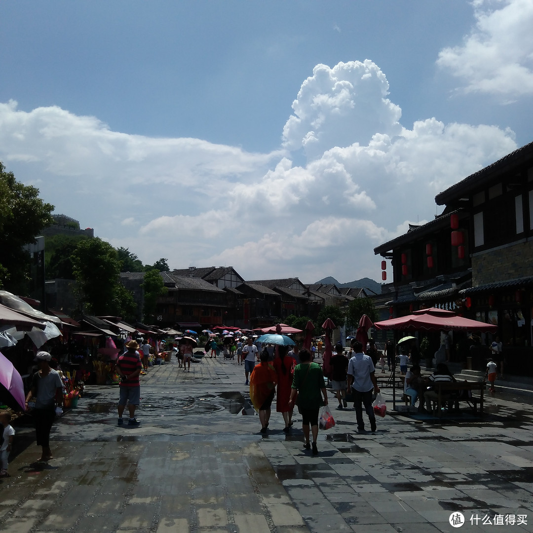 天青色等烟雨：贵阳青岩古镇雨中一瞥