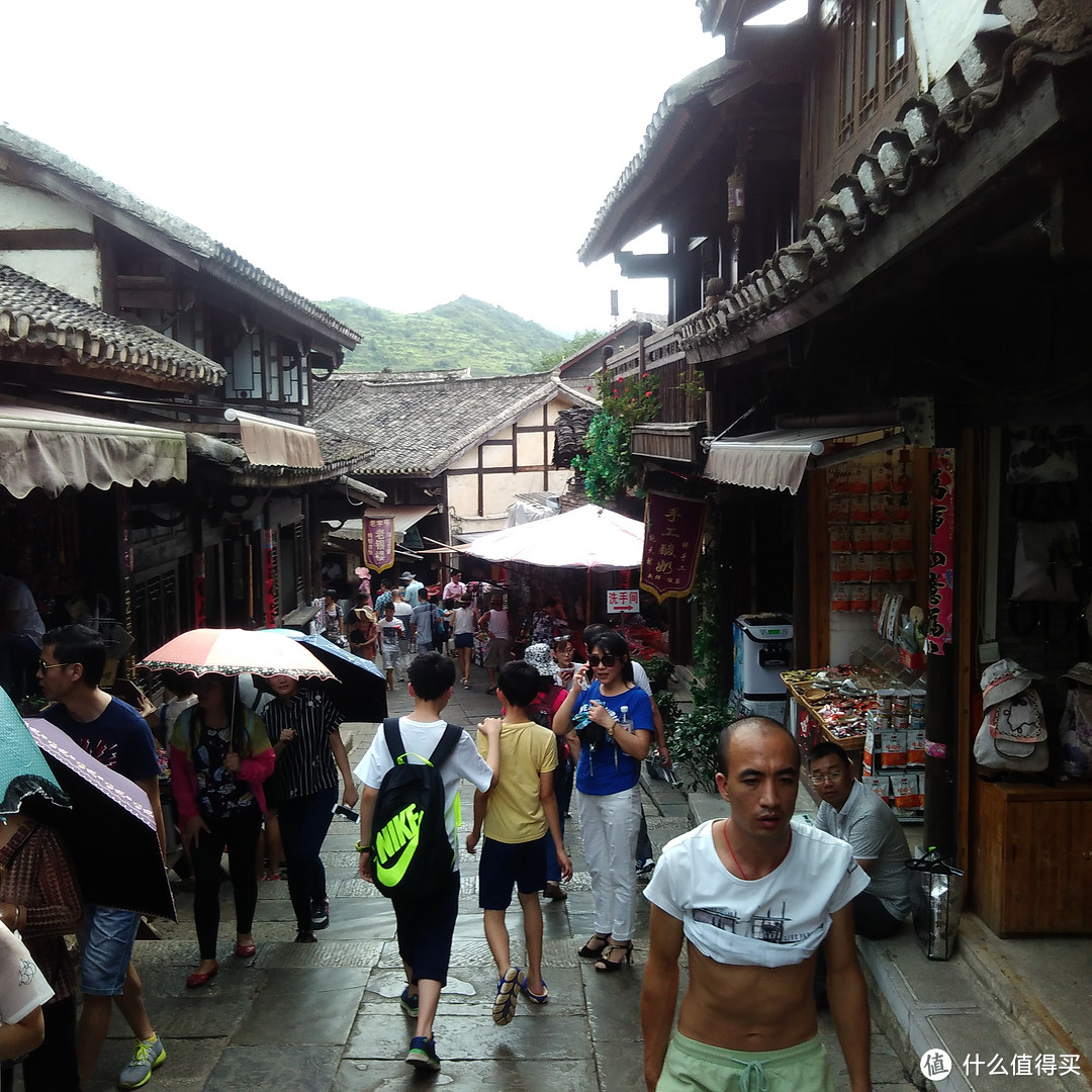 天青色等烟雨：贵阳青岩古镇雨中一瞥