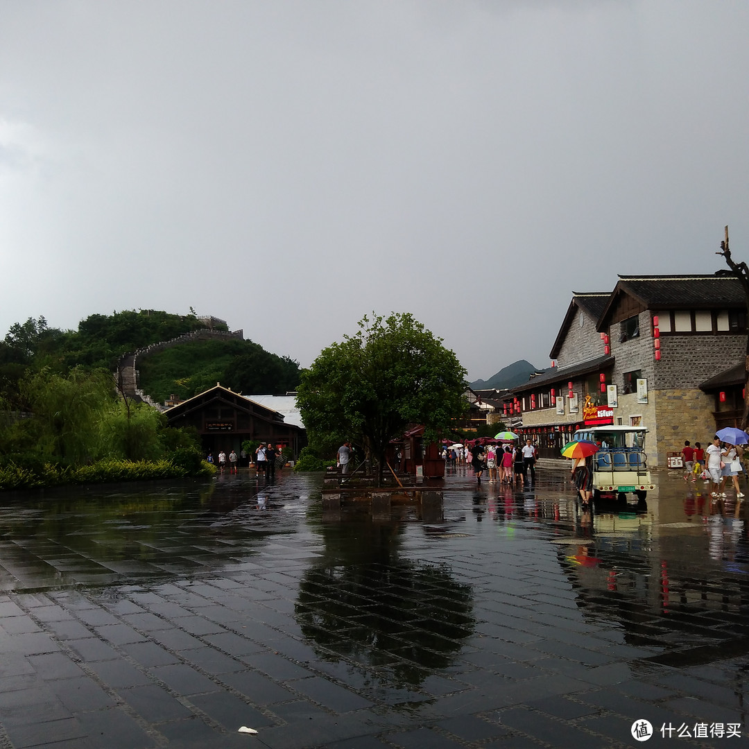 天青色等烟雨：贵阳青岩古镇雨中一瞥