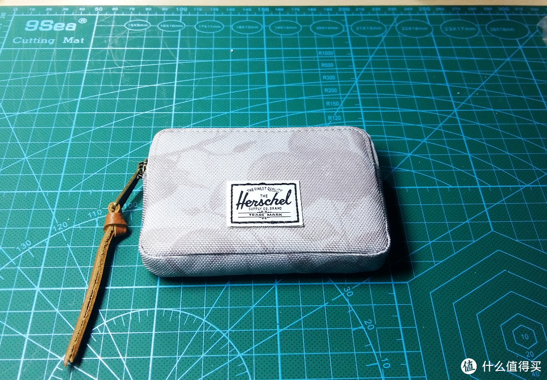 Herschel Supply Co. Oxford 随手带上，随时浪