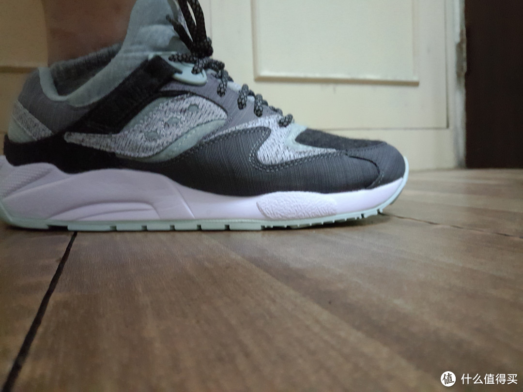 伪鞋控的日常：END. X SAUCONY GRID 9000 'WHITE NOISE' 联名复古跑鞋 开箱体验