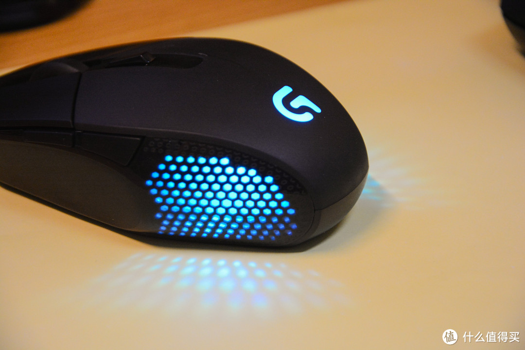 犹豫的剁手之旅---Logitech 罗技 G303 RGB 游戏鼠标 简单开箱体验