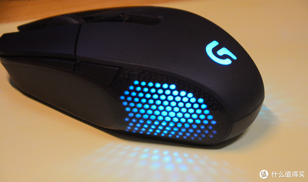 犹豫的剁手之旅---Logitech 罗技 G303 RGB 游戏鼠标 简单开箱体验