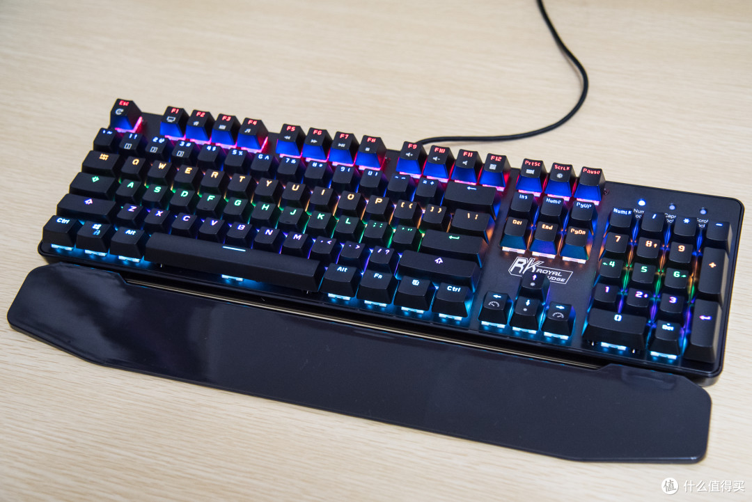 小白的第一块机械键盘royalkludgerk920青轴混合光