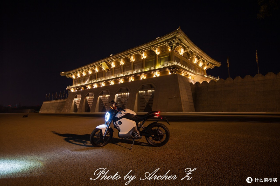 Catch the Wind —— SOCO TS1200R 城市锂电跨骑车