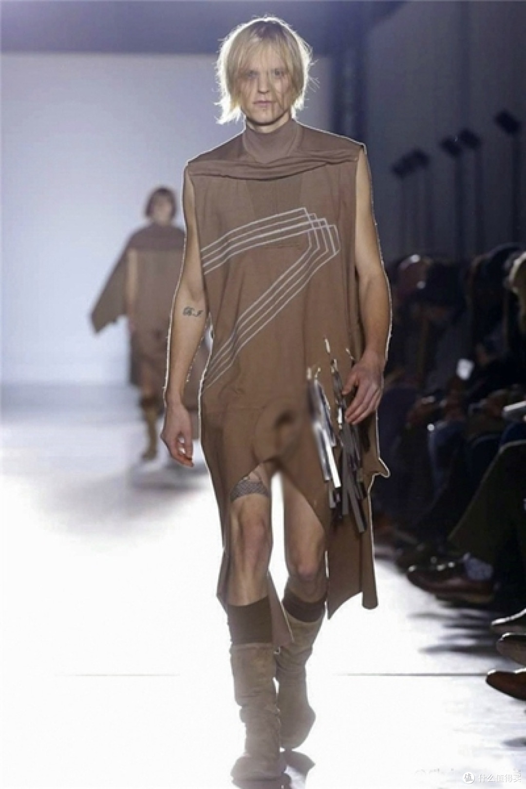 商业派:应该说是暗黑系里的主流派系,以rick owens,boris bidjan