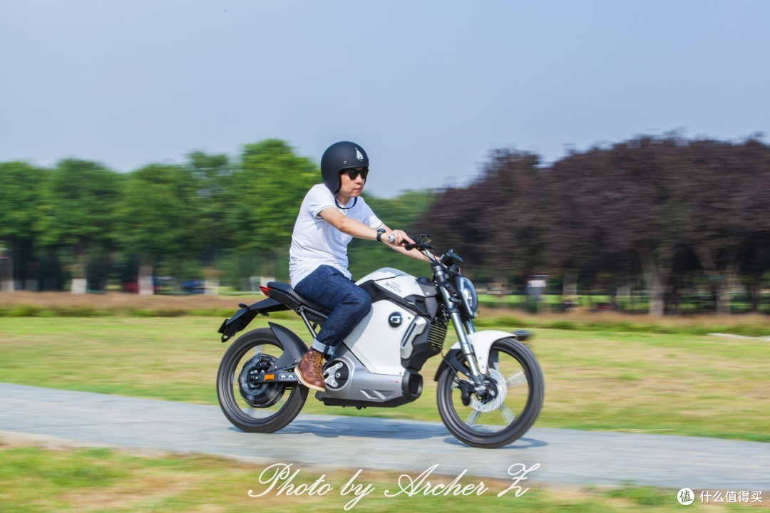 Catch the Wind —— SOCO TS1200R 城市锂电跨骑车