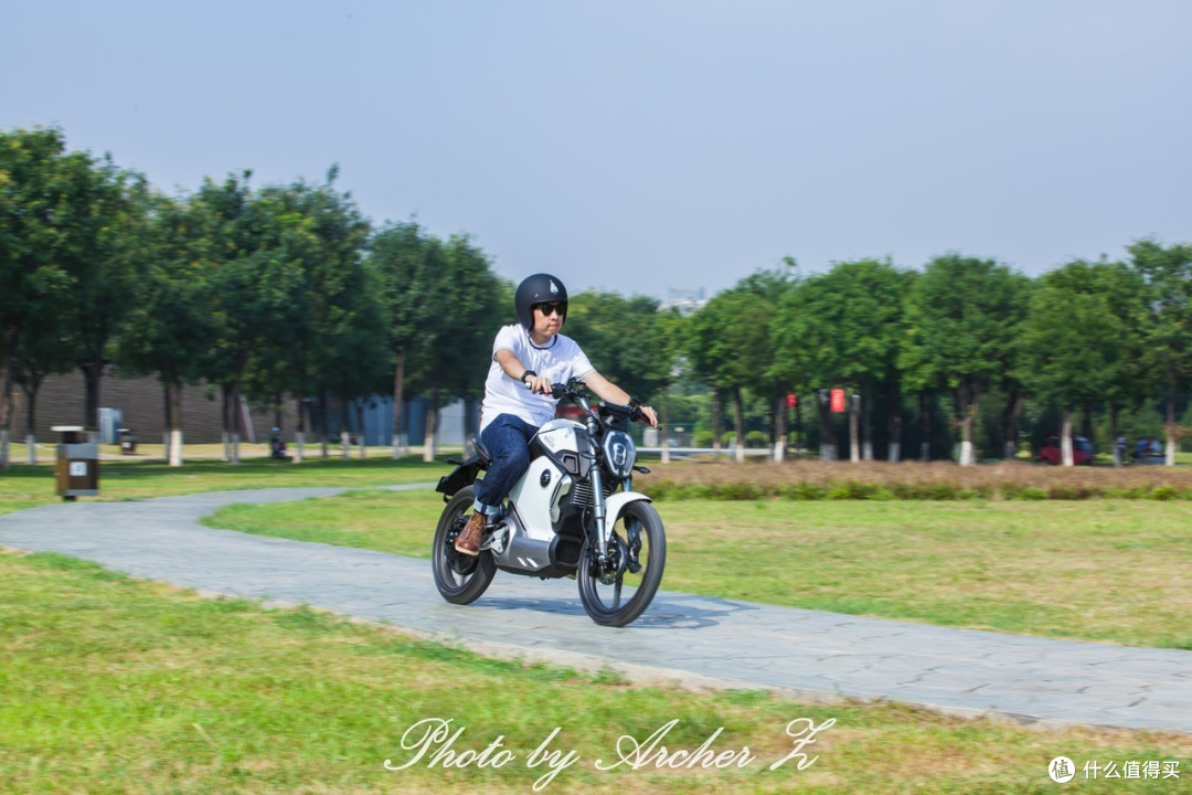 Catch the Wind —— SOCO TS1200R 城市锂电跨骑车