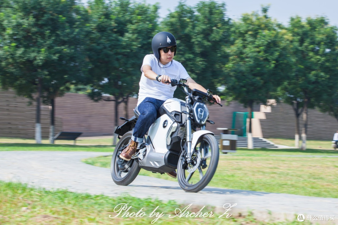 Catch the Wind —— SOCO TS1200R 城市锂电跨骑车
