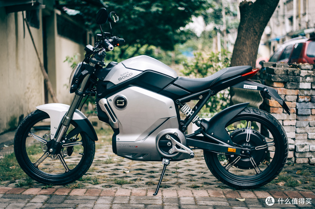 跨骑身电动芯：SOCO TS1200R 上手报告