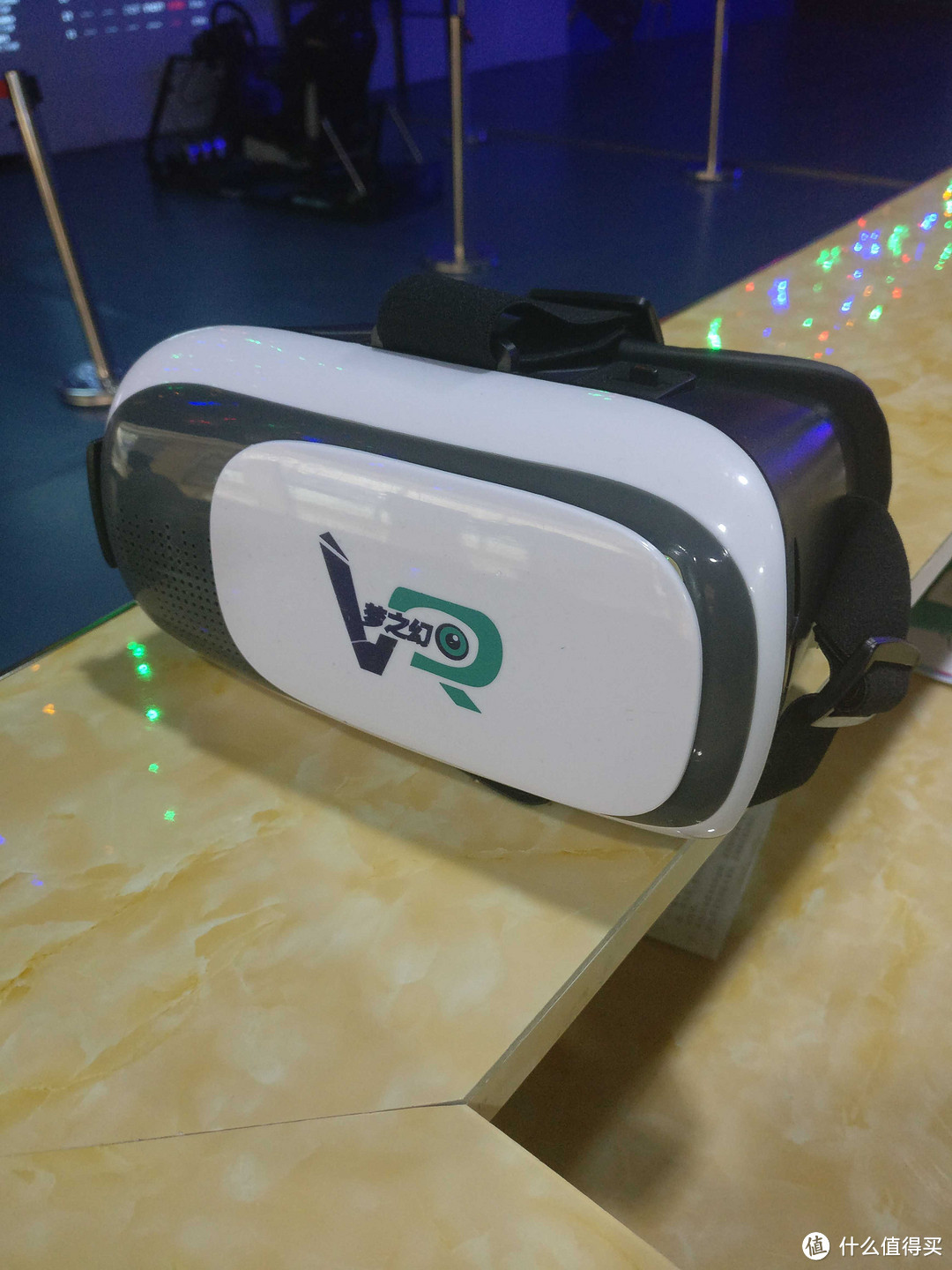 小米 VR眼镜 玩具版 内有HTC VIVE，Occulus Rift等VR眼镜~