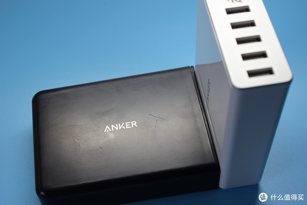 黑白双煞、以后彻底摆脱抢充电口的烦恼：ANKER QC2.0快速 60W 6口USB充电器