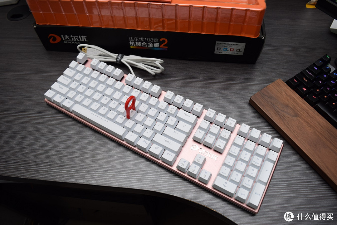 送女友的玫瑰金键盘 — 达尔优 108键 机械点彩版 背光机械键盘 开箱
