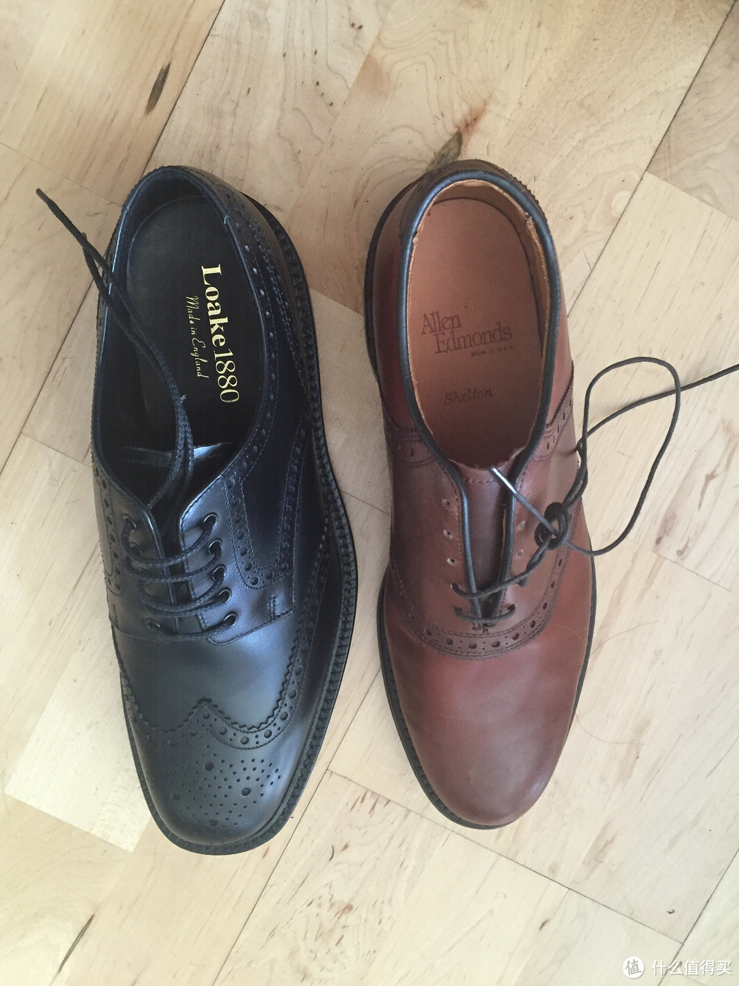 Loake country brogue 乡村布洛克 vs loake shoemaker cagney 黑色漆皮牛津： 弃坑前换个口味