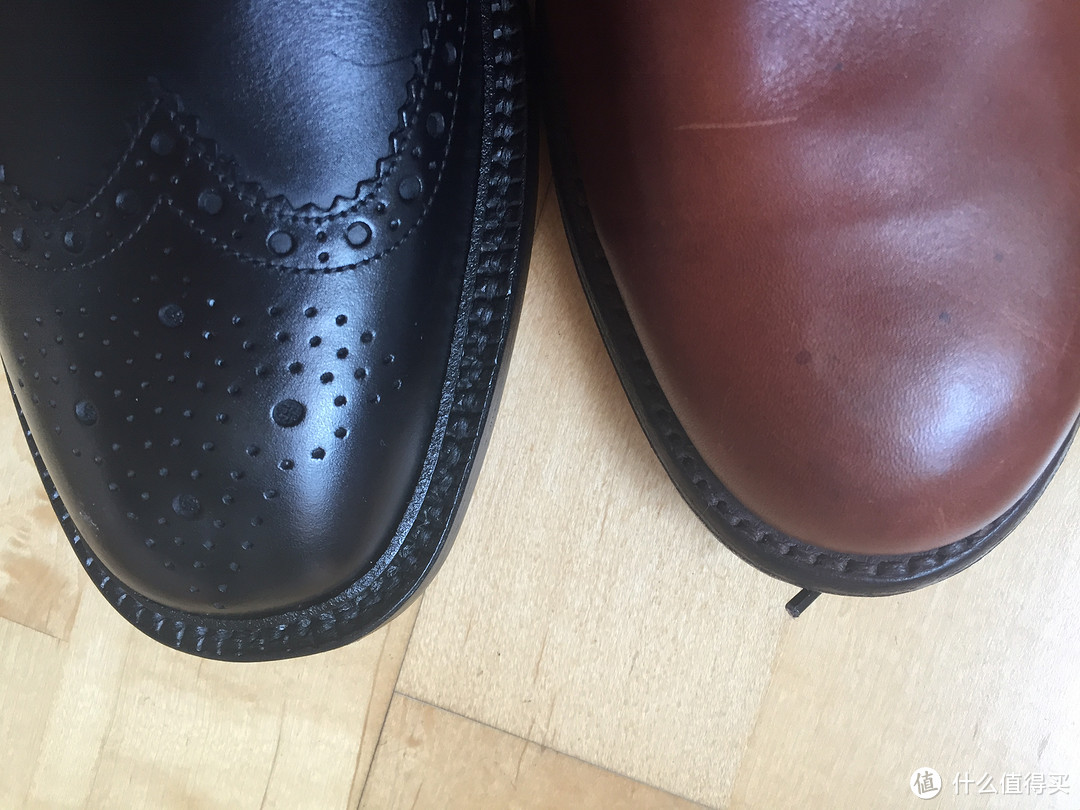 Loake country brogue 乡村布洛克 vs loake shoemaker cagney 黑色漆皮牛津： 弃坑前换个口味