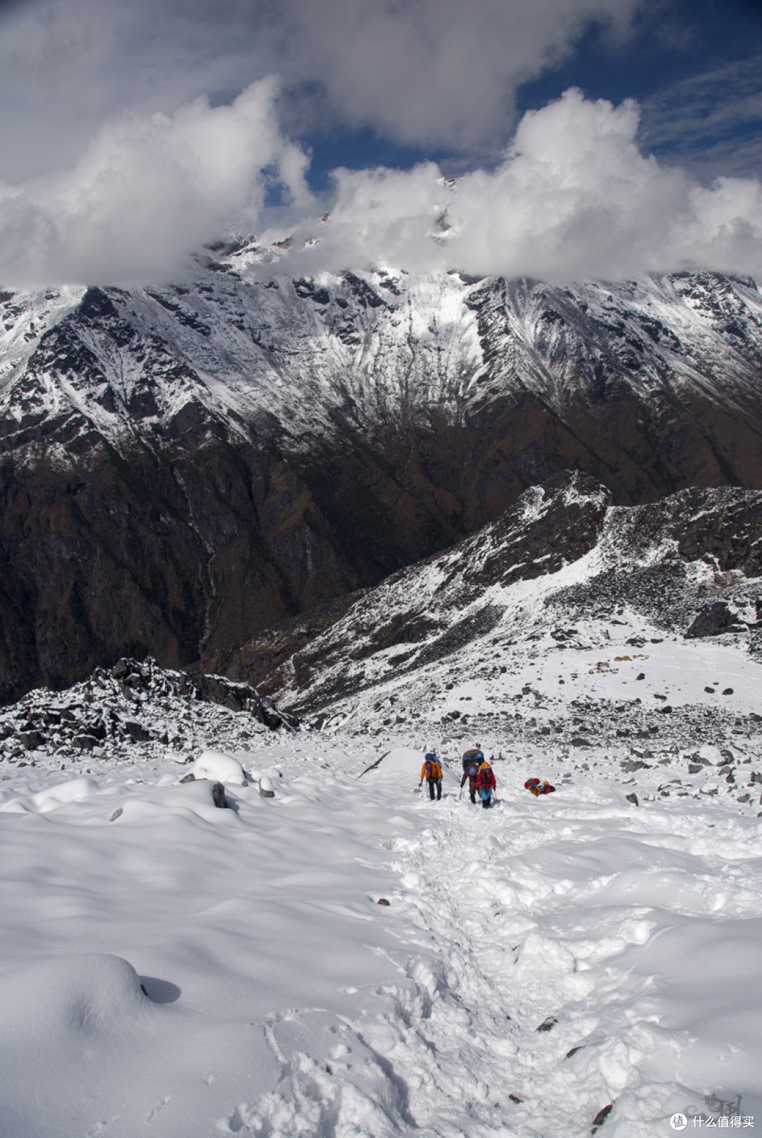 半脊峰攀登风光