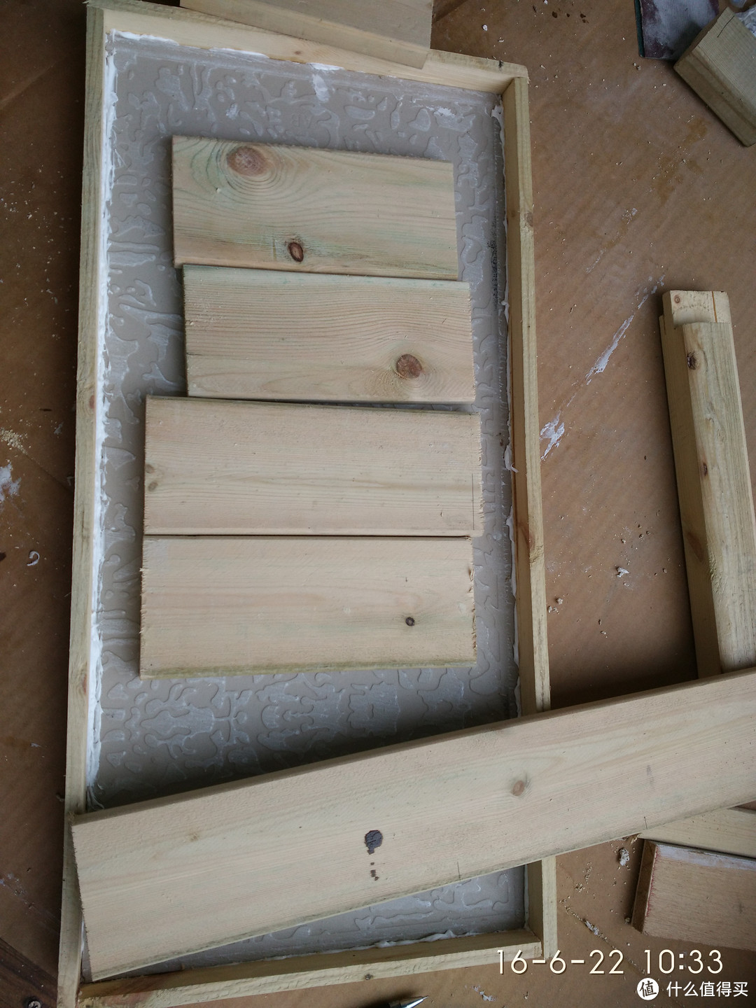 论阳台防腐木铺设（二）：铺设补充及木蜡油的涂刷和阳台小家具的DIY