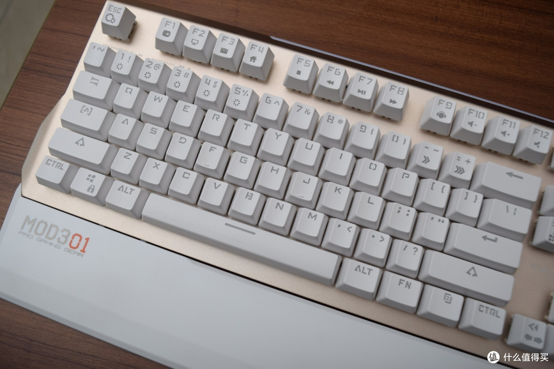 键盘还是机械的好——E-3LUE 宜博 K751 RGB机械键盘 开箱