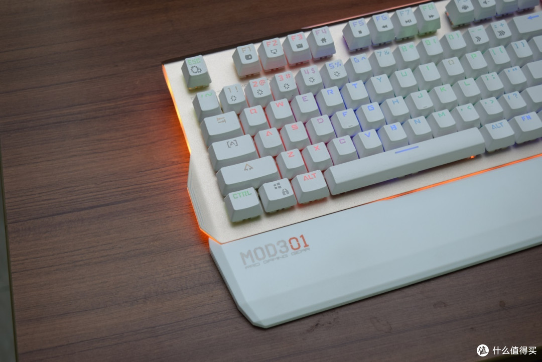 键盘还是机械的好——E-3LUE 宜博 K751 RGB机械键盘 开箱
