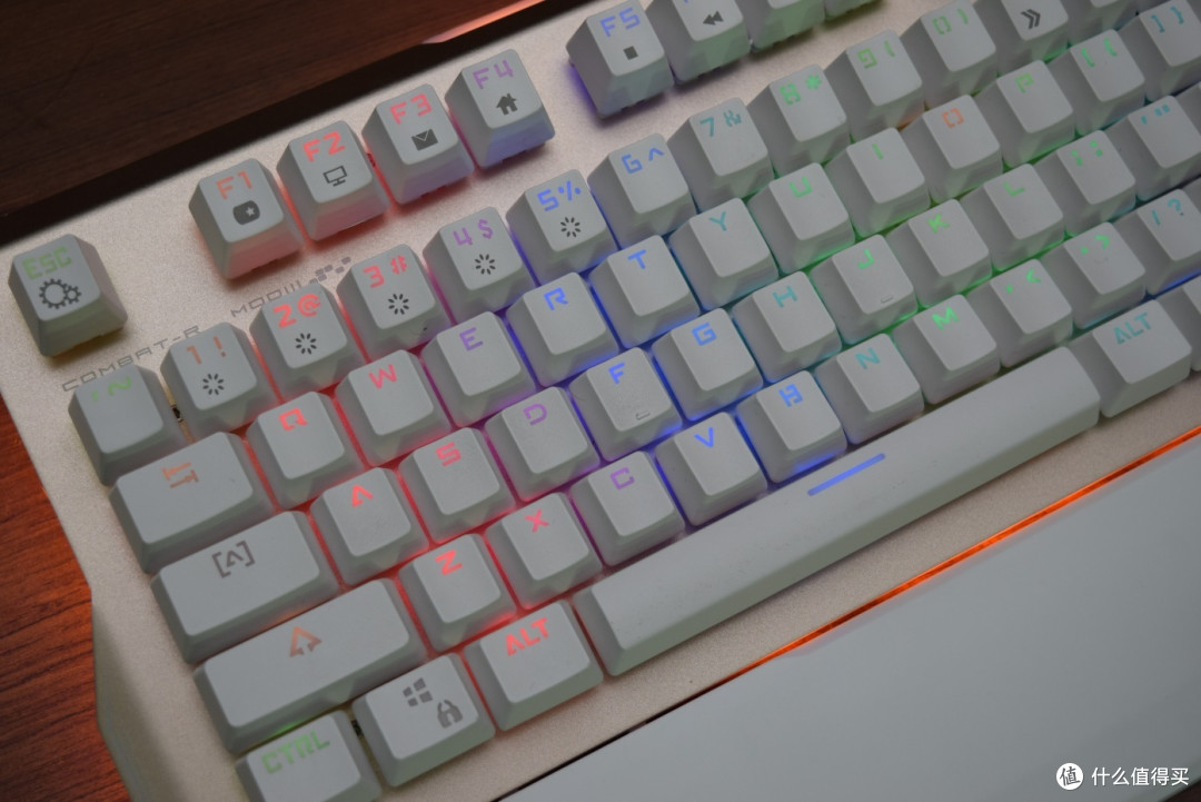 键盘还是机械的好——E-3LUE 宜博 K751 RGB机械键盘 开箱
