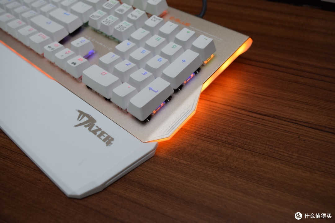 键盘还是机械的好——E-3LUE 宜博 K751 RGB机械键盘 开箱