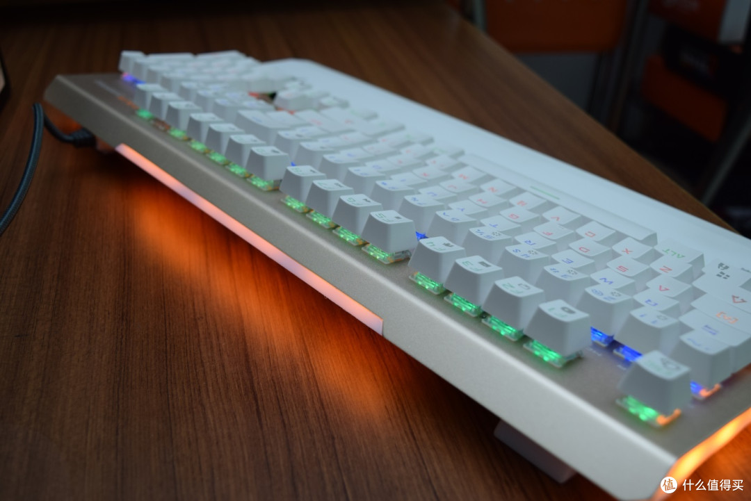 键盘还是机械的好——E-3LUE 宜博 K751 RGB机械键盘 开箱