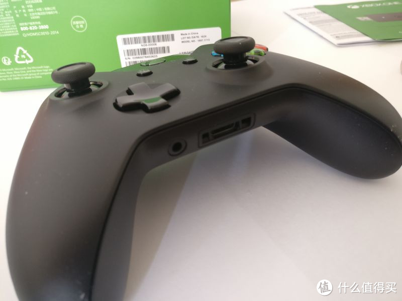 亲密接触：Microsoft 微软 XBOX One 无线手柄+PC适配器