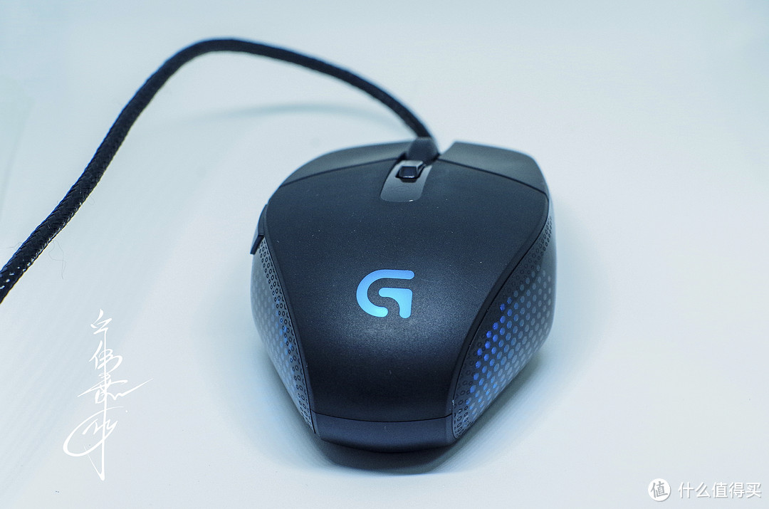 鼠標也有信仰加成,介紹一款適合女朋友使用的鼠標:logitech 羅技 g303