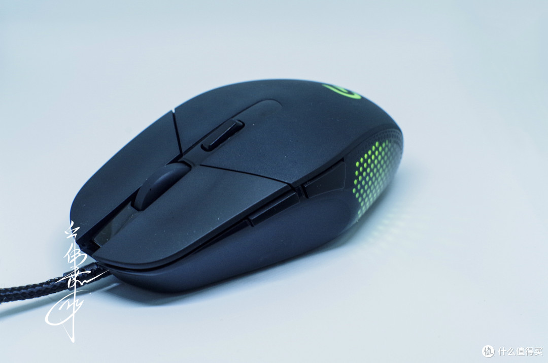 鼠标也有信仰加成介绍一款适合女朋友使用的鼠标logitech罗技g303游戏