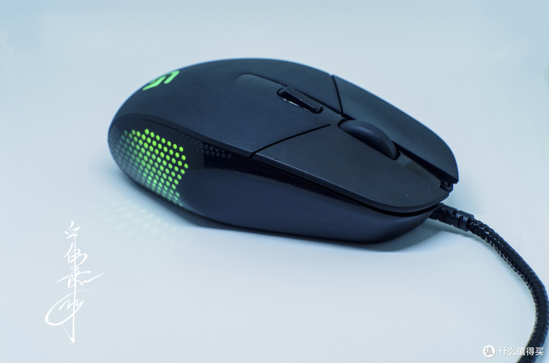 鼠标也有信仰加成介绍一款适合女朋友使用的鼠标logitech罗技g303游戏