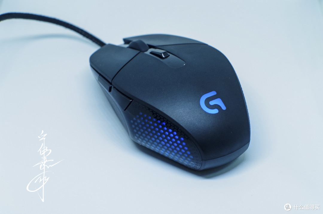 鼠标也有信仰加成介绍一款适合女朋友使用的鼠标logitech罗技g303游戏
