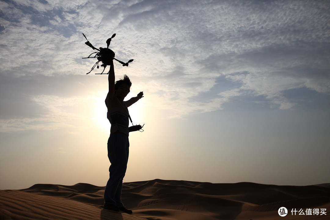 迪拜沙漠放飞无人机