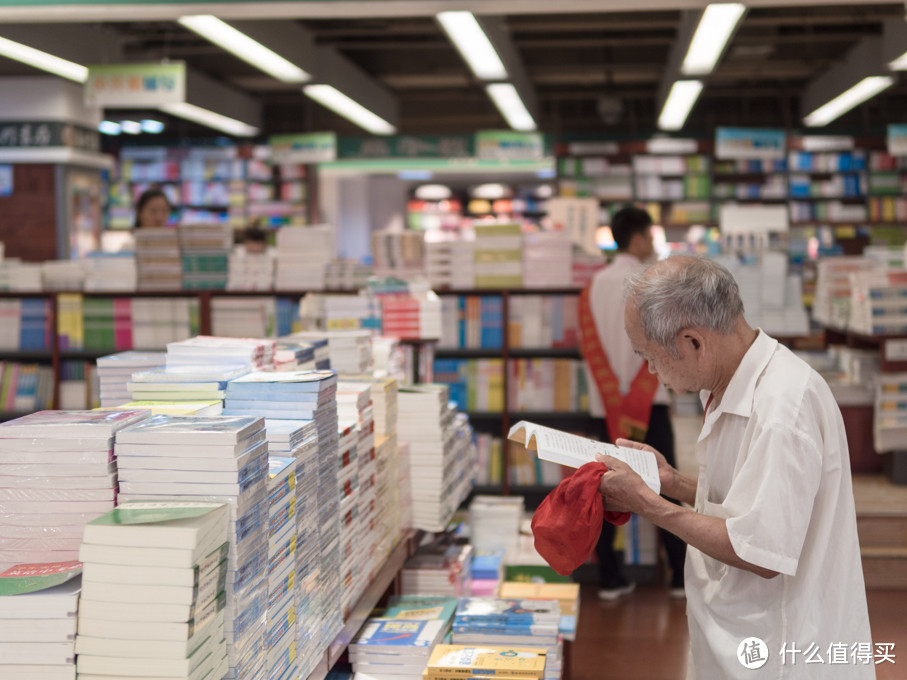 M4/3阵营中的大光圈镜头——SIGMA 适马 30mm F1.4 镜头