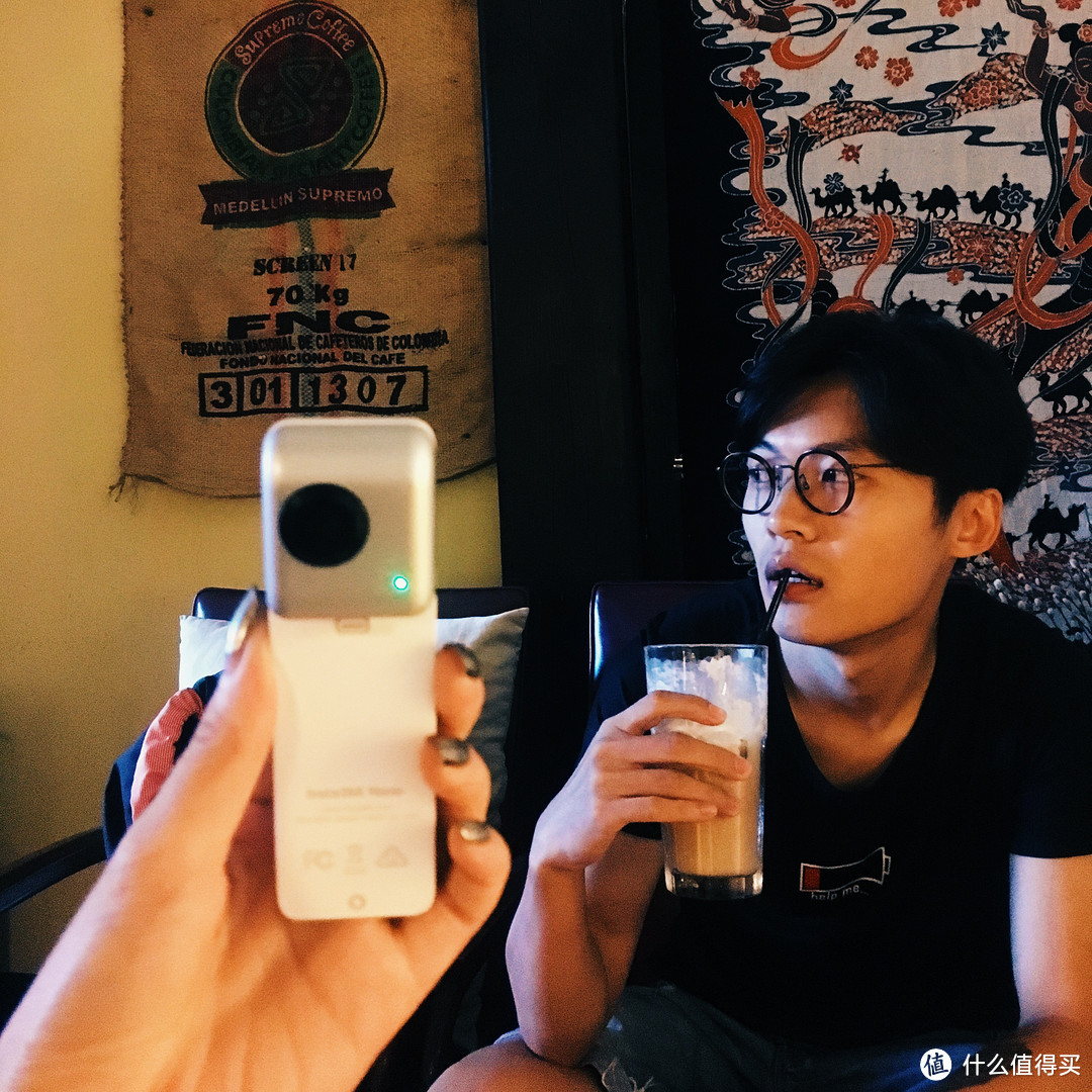 Insta360 Nano 全景相机：能让吃瓜群众玩转全景的自拍神器