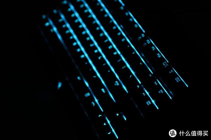 699元能买到的 RGB 机械键盘会是什么样？—— RaZER 雷蛇 黑寡妇蜘蛛竞技幻彩版 87键 使用测评