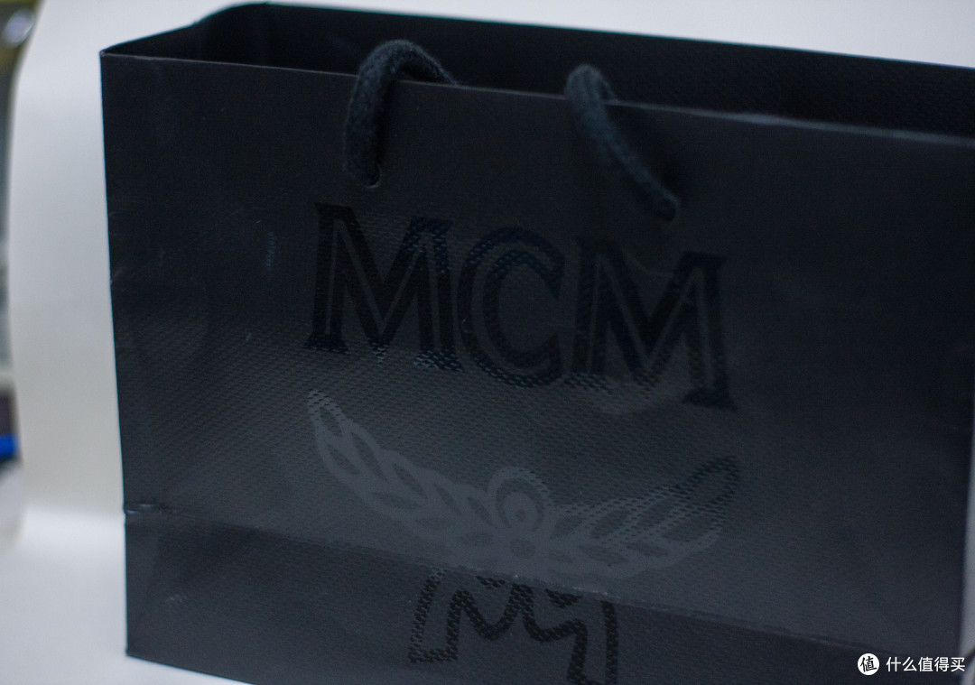 来自女王的礼物:MCM 长款钱包