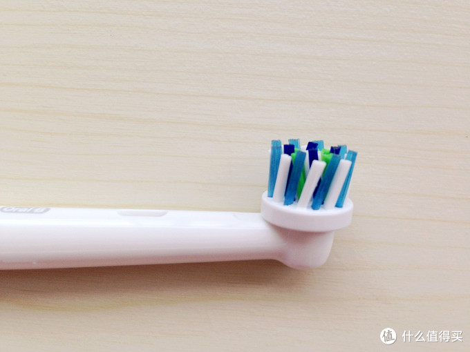 你可能忽略的电动牙刷使用技巧：Oral-B 欧乐B Pro2500（粉色限量版）