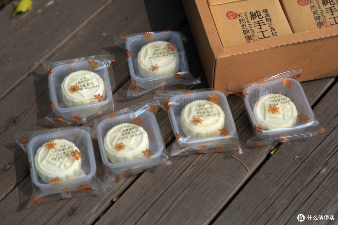这是一盒有情怀的定制月饼