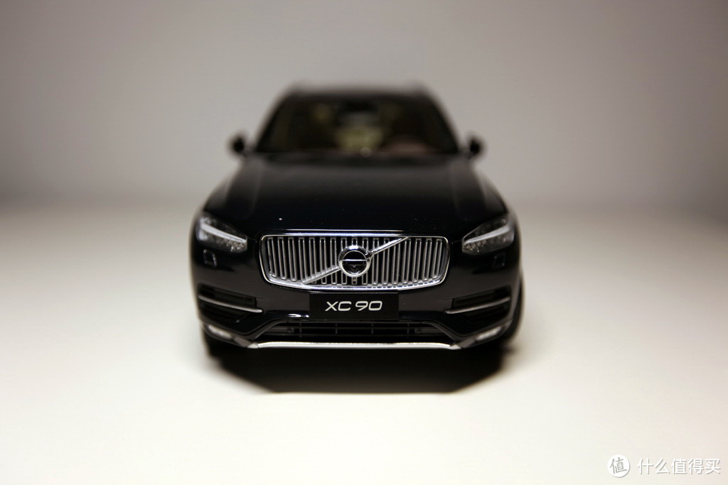 张大妈送的沃尔沃 VOLVO XC90 对比 4S送的奔驰BENZ SLS车模