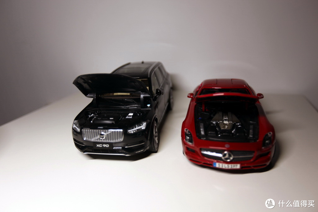 张大妈送的沃尔沃 VOLVO XC90 对比 4S送的奔驰BENZ SLS车模