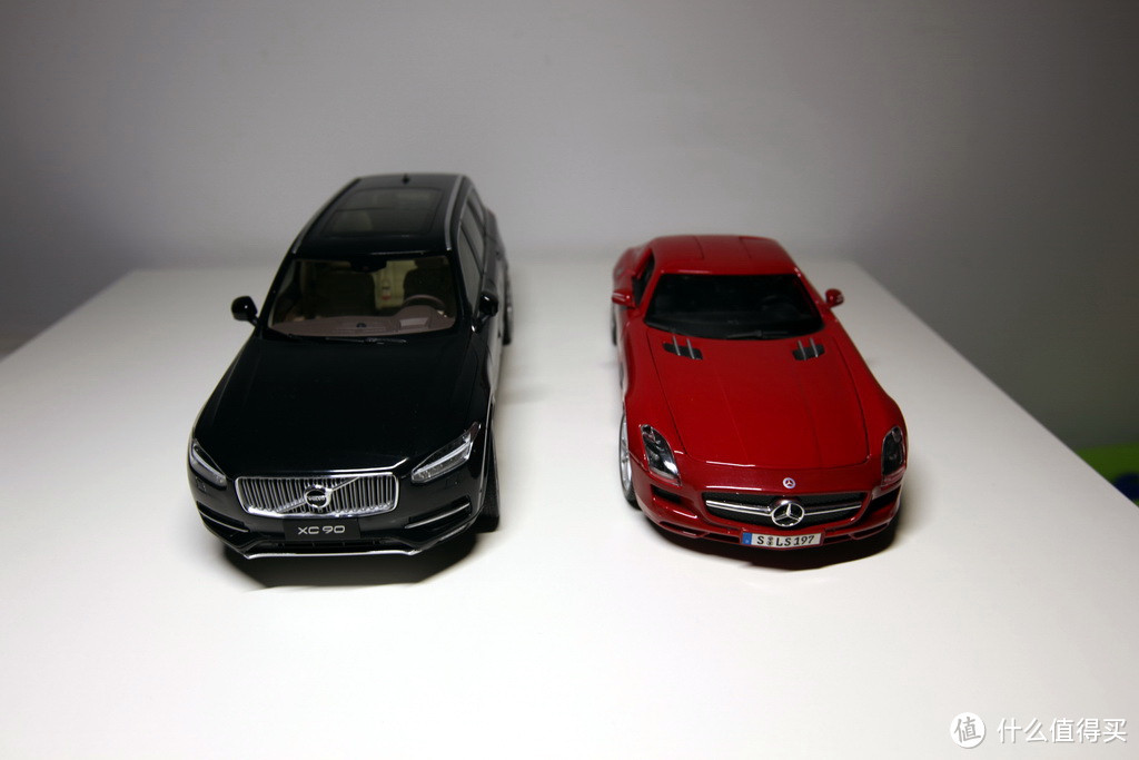 张大妈送的沃尔沃 VOLVO XC90 对比 4S送的奔驰BENZ SLS车模