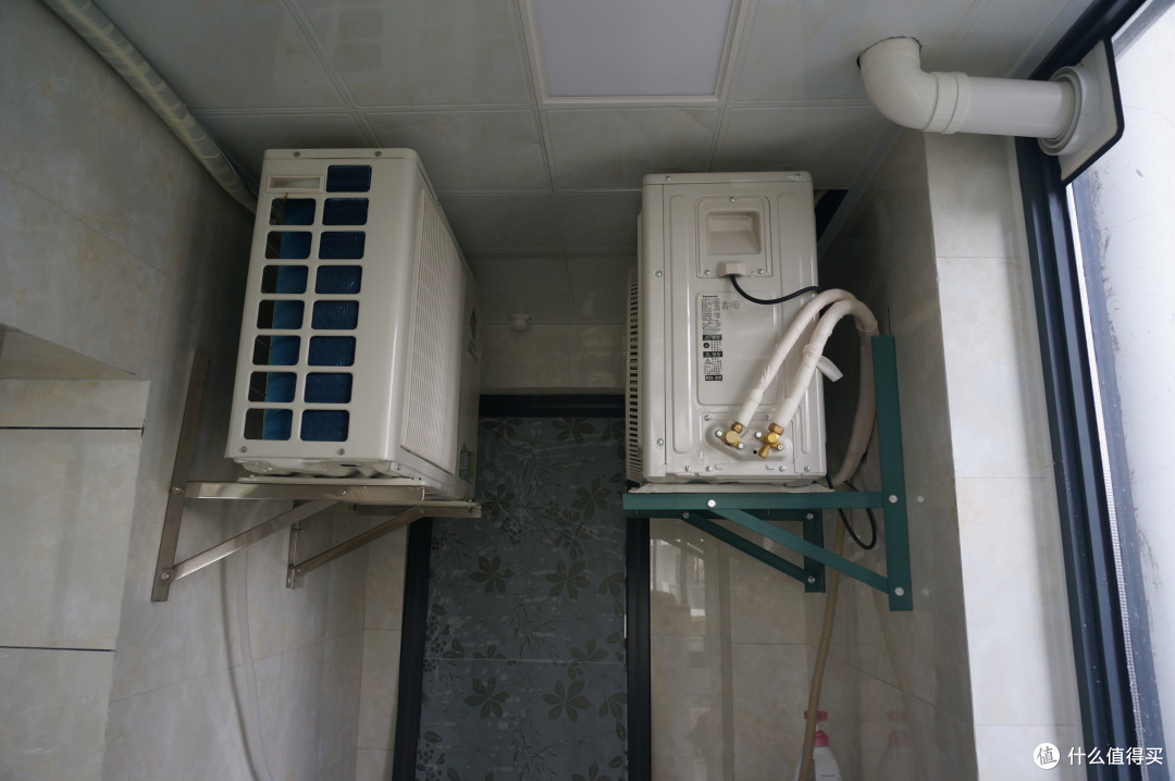 槑两台松下空调的奇葩室外机位置然而效果还可以