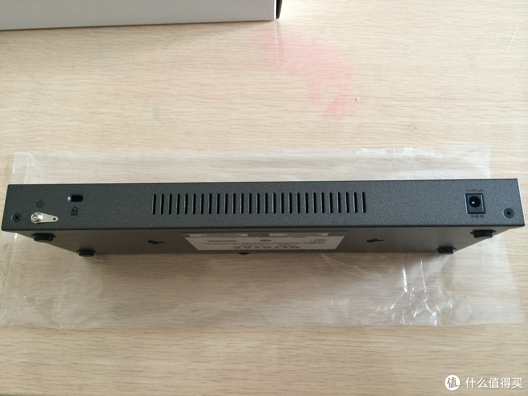 NETGEAR GS116E V2 简单网管千兆交换机开箱及拆解