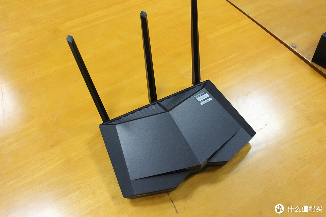 外形硬朗、做工出色——Tenda 腾达 AC18 1900M 增强型 11ac 双频千兆口路由器