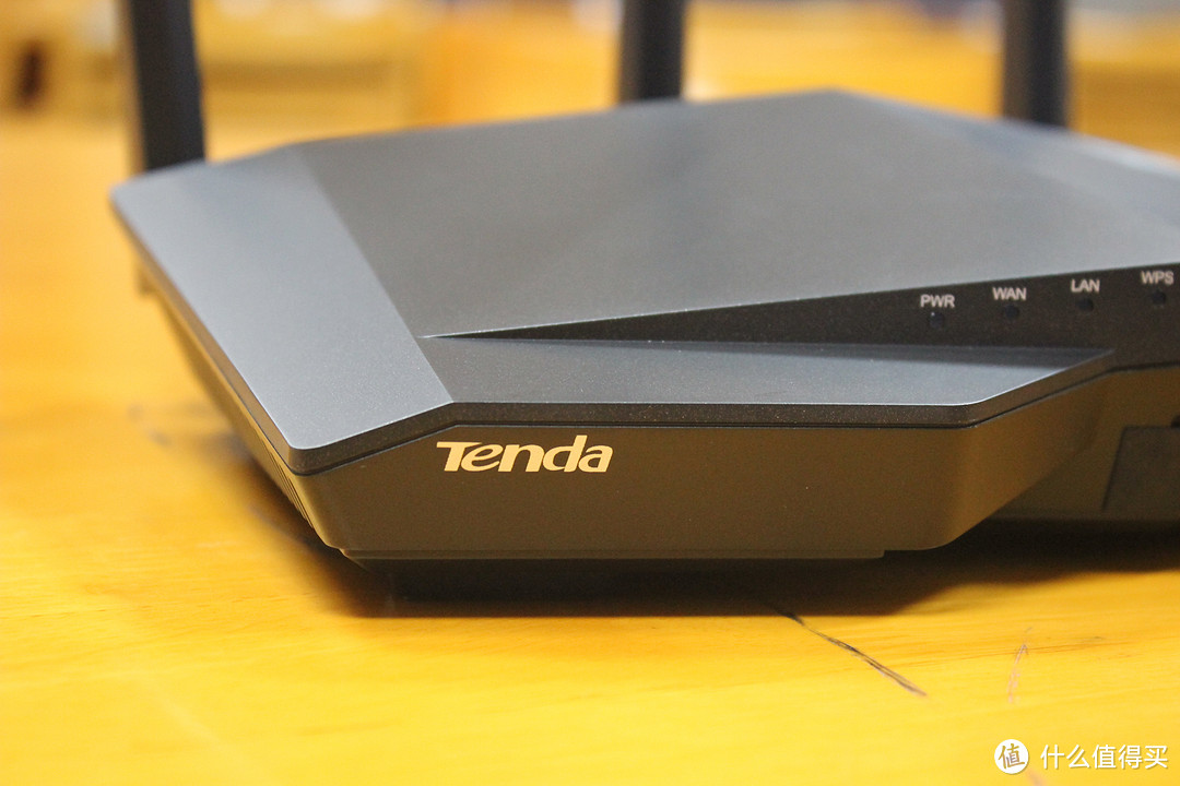 外形硬朗、做工出色——Tenda 腾达 AC18 1900M 增强型 11ac 双频千兆口路由器