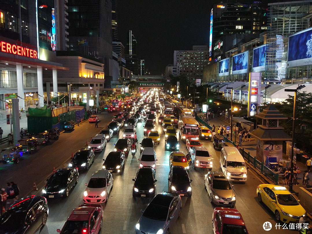 曼谷的交通，还是堵得一塌糊涂